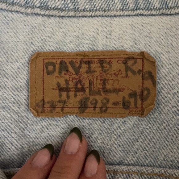 VINTAGE LEVI JEAN JACKET. Unique jacket. - Picture 4 of 5